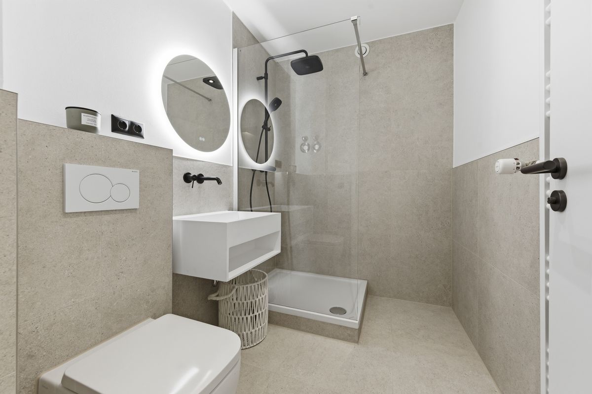Modernes Badezimmer